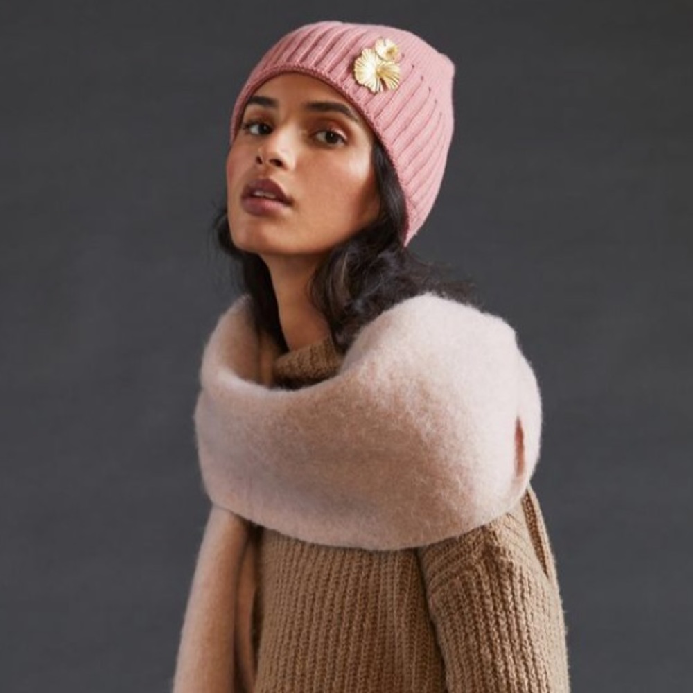 HP! Anthropologie beanie with detachable ginkgo leaf brooch. Brand new! - Picture 3 of 3